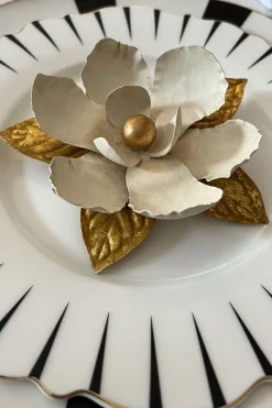 Cristina Oria Piezas Decorativas^Adorno Dorado Y Blanco Flor Magnolia