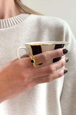 Cristina Oria Joyas Co|Joyas Co^Anillo Dorado Ajustable Con Diseño De Sol Y Onyx Negra