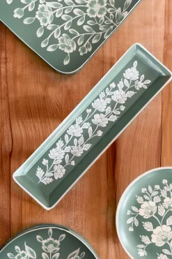 Cristina Oria Bandejas^Bandeja Alargada Verde Con Flores Blancas Pintadas A Mano