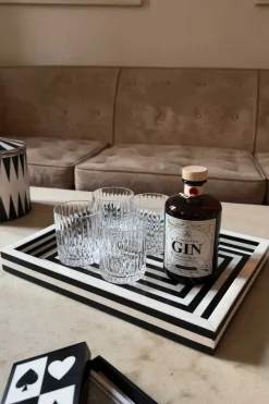 Cristina Oria Bandejas^Bandeja De Resina Con Diseño De Rayas Blancas Y Negras