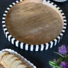 Cristina Oria Bandejas^Bandeja De Resina Y Madera Redonda Con Diseño De Rayas Blancas Y Negras