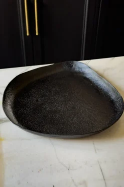 Cristina Oria Bandejas^Bandeja Negra De Aluminio Con Diseño Irregular Pequeña