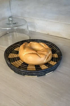 Cristina Oria Bandejas|Queseras^Bandeja Redonda Con Base De Mimbre Y Tapa De Cristal