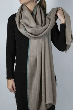 Cristina Oria Bufandas Y Pashminas^Bufanda De Cashmere Tostada Con Bordado Verde