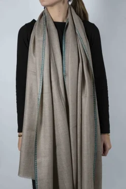 Cristina Oria Bufandas Y Pashminas^Bufanda De Cashmere Tostada Con Bordado Verde