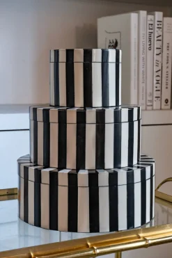 Cristina Oria Piezas Decorativas^Caja Decorativa De Resina Redonda Con Diseño De Rayas Blancas Y Negras Grande