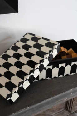 Cristina Oria Piezas Decorativas^Caja Decorativa De Resina Con Diseño De Flechas Blancas Y Negras