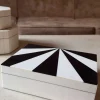 Cristina Oria Piezas Decorativas^Caja Decorativa De Resina Con Diseño De Rayos Blancos Y Negros