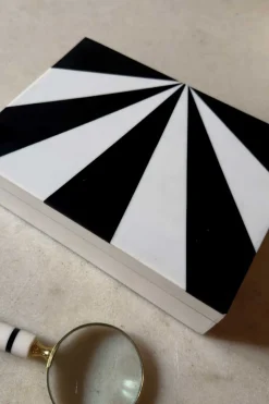 Cristina Oria Piezas Decorativas^Caja Decorativa De Resina Con Diseño De Rayos Blancos Y Negros