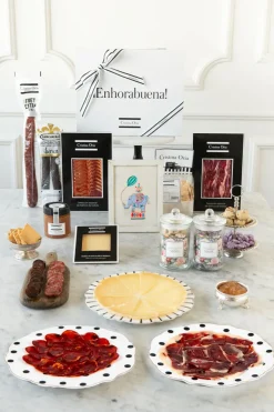 Cristina Oria Cajas Y Bolsas Gourmet|Cajas Y Bolsas Gourmet^Caja Recién Mamá Homenaje Gastro & Cuadros Bordados