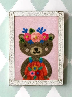 Cristina Oria Cajas Y Bolsas Gourmet|Cajas Y Bolsas Gourmet^Caja Recién Mamá Picoteo & Cuadros Bordados