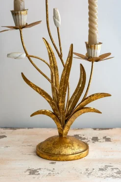 Cristina Oria Candelabros Y Portavelas^Candelabro Tres Velas Dorado Y Blanco Diseño Narcisos