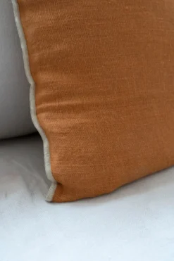 Cristina Oria Cojines^Cojín De Lino Teja Con Borde En Color Beige Rectangular