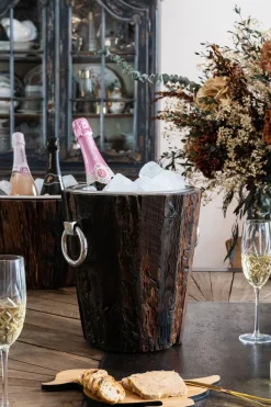 Cristina Oria Cubiteras Y Champaneras^Cubitera Alta Con Revestimiento Rústico De Madera Oscura