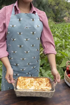 Cristina Oria Delantales|Delantales^Delantal Abejas Celeste