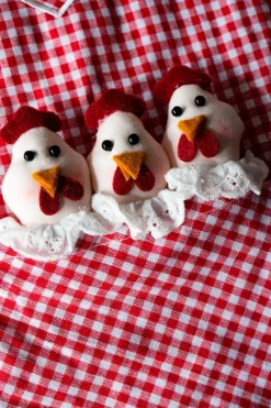 Cristina Oria Delantales|Delantales^Delantal De Niños Con Diseño De Gallinas & Cuadros Rojos