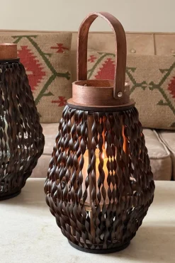 Cristina Oria Piezas Decorativas|Candelabros Y Portavelas^Farolillo Con Diseño Trenzado De Cuero