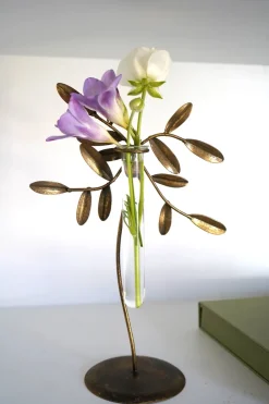 Cristina Oria Jarrones, Floreros Y Maceteros^Florero De Metal Dorado Con Diseño De Planta Mediano