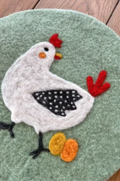 Cristina Oria Manteles Individuales^Individual De Fieltro Verde Con Diseño De Gallina