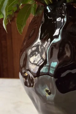 Cristina Oria Jarrones, Floreros Y Maceteros^Jarrón De Cerámica Con Diseño Irregular Negro Brillante