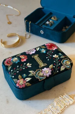 Cristina Oria Joyeros, Carteras Y Fundas^Joyeros De Terciopelo Con Iniciales Y Flores Bordadas