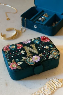 Cristina Oria Joyeros, Carteras Y Fundas^Joyeros De Terciopelo Con Iniciales Y Flores Bordadas