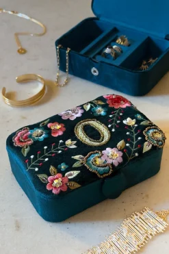 Cristina Oria Joyeros, Carteras Y Fundas^Joyeros De Terciopelo Con Iniciales Y Flores Bordadas