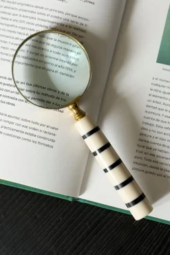 Cristina Oria Piezas Decorativas^Lupa Con Mango Blanco Y Rayas Negras