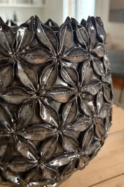 Cristina Oria Jarrones, Floreros Y Maceteros^Macetero De Cerámica Marrón Con Diseño De Flores En Relieve