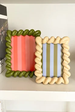 Cristina Oria Marcos De Fotos^Marco De Fotos Con Diseño De Espiral Beige