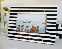 Cristina Oria Marcos De Fotos^Marco De Fotos Con Diseño De Rayas Blancas Y Negras