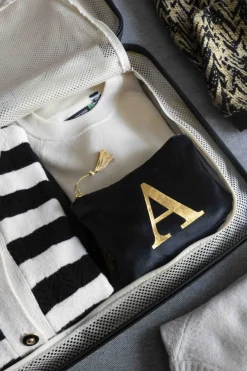 Cristina Oria Joyeros, Carteras Y Fundas|Bolsos, Bolsas Y Neceseres^Neceseres De Terciopelo Negro Con Iniciales Doradas