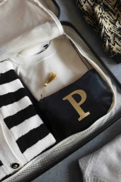 Cristina Oria Joyeros, Carteras Y Fundas|Bolsos, Bolsas Y Neceseres^Neceseres De Terciopelo Negro Con Iniciales Doradas