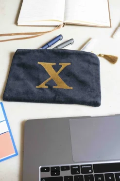 Cristina Oria Joyeros, Carteras Y Fundas|Bolsos, Bolsas Y Neceseres^Neceseres De Terciopelo Negro Con Iniciales Doradas