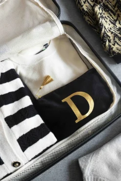 Cristina Oria Joyeros, Carteras Y Fundas|Bolsos, Bolsas Y Neceseres^Neceseres De Terciopelo Negro Con Iniciales Doradas