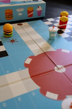Cristina Oria Juegos De Mesa^Parchís Con Diseño De Comida Rápida