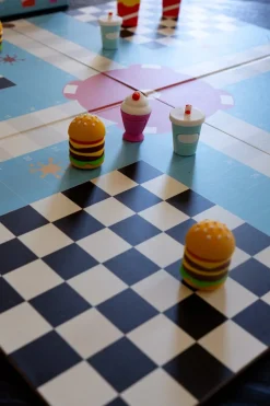 Cristina Oria Juegos De Mesa^Parchís Con Diseño De Comida Rápida