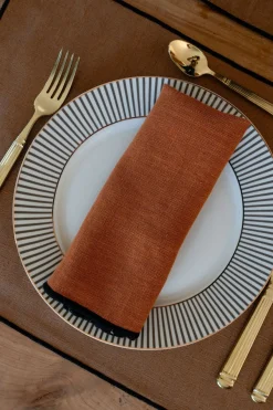 Cristina Oria Servilletas Y Accesorios^Servilleta De Lino Ocre Con Borde Negro