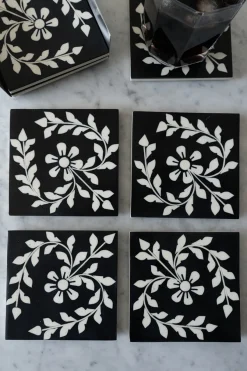 Cristina Oria Posavasos Y Servilleteros^Set 4 Posavasos Con Diseño De Flores Blancas Sobre Fondo Negro