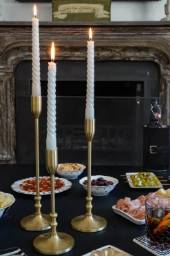 Cristina Oria Candelabros Y Portavelas^Set De Tres Candelabros Metálicos Dorados