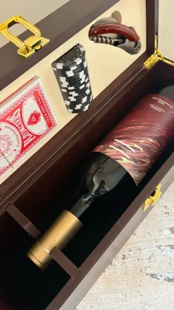 Cristina Oria Juegos De Mesa|Gadgets De Vino^Set De Vino Con Juego De Póker Y Abridor