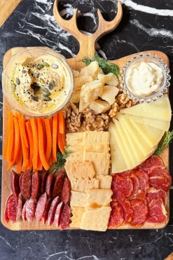 Cristina Oria Tablas^Tabla De Madera De Acacia Con Diseño De Cuernos De Ciervo