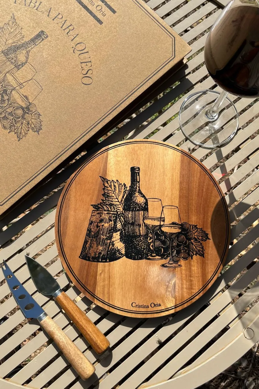 Cristina Oria Cuchillos|Tablas^Tabla Para Quesos Grabada Con Cuchillos CO