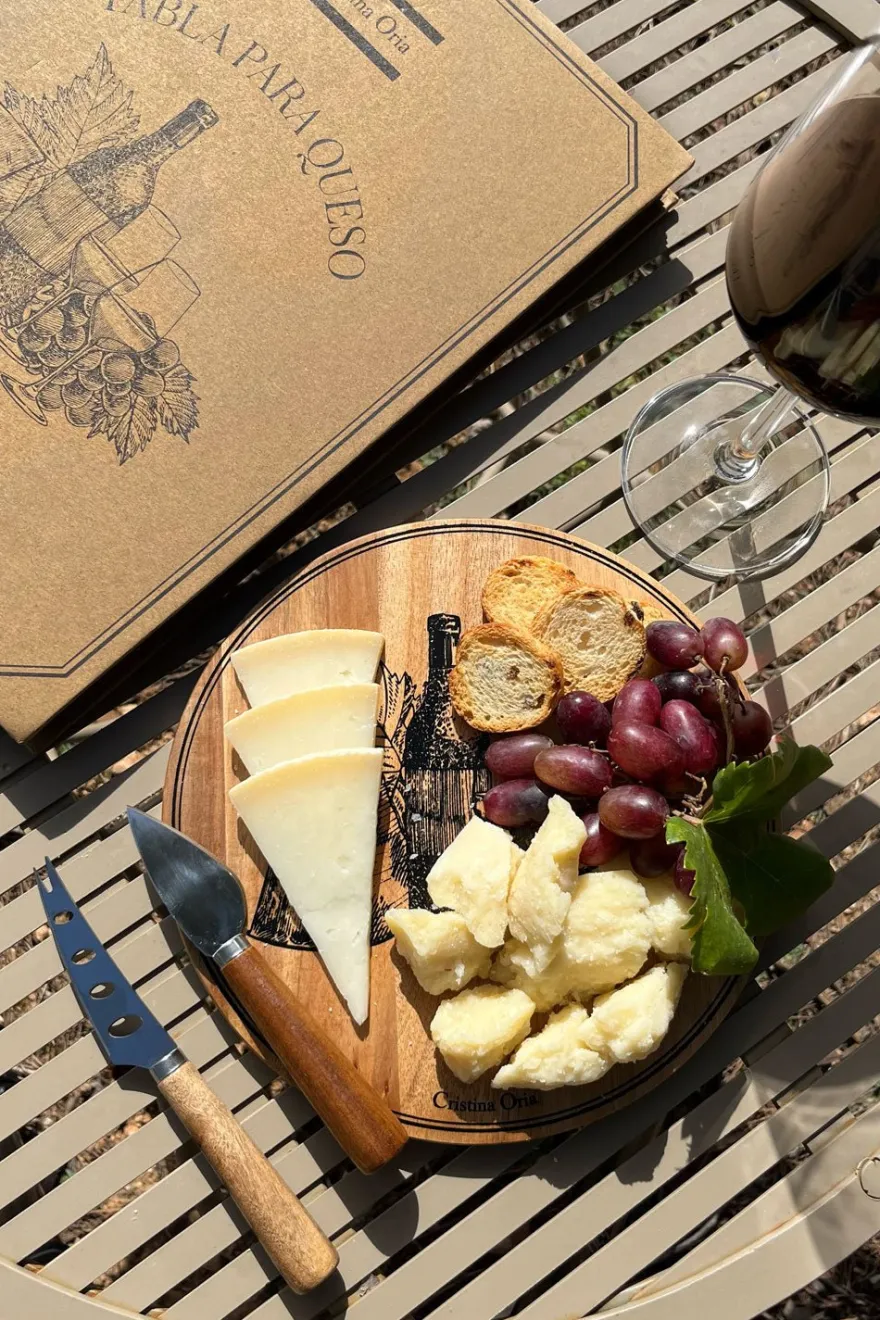 Cristina Oria Cuchillos|Tablas^Tabla Para Quesos Grabada Con Cuchillos CO