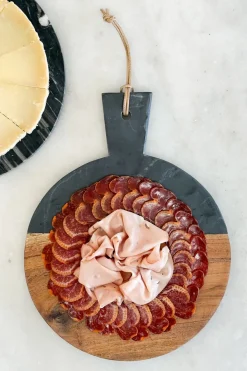 Cristina Oria Tablas^Tabla Redonda De Mármol Negra Y Madera Con Mango