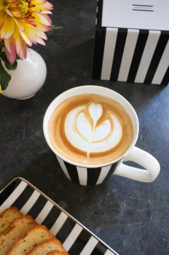 Cristina Oria Tazas Y Teteras^Taza Negra Y Blanca Con Diseño De Rayas