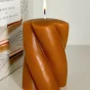 Cristina Oria Velas^Vela Ancha Con Diseño En Espiral Ocre