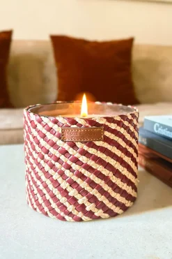 Cristina Oria Velas^Vela Artesanal De Cuero Y Rafia Con Fragancia Rosa Oud Mediana