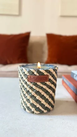 Cristina Oria Velas^Vela Artesanal De Cuero Y Rafia Con Fragancia Almizcle Pequeña