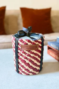 Cristina Oria Velas^Vela Artesanal De Cuero Y Rafia Con Fragancia Rosa Oud Pequeña